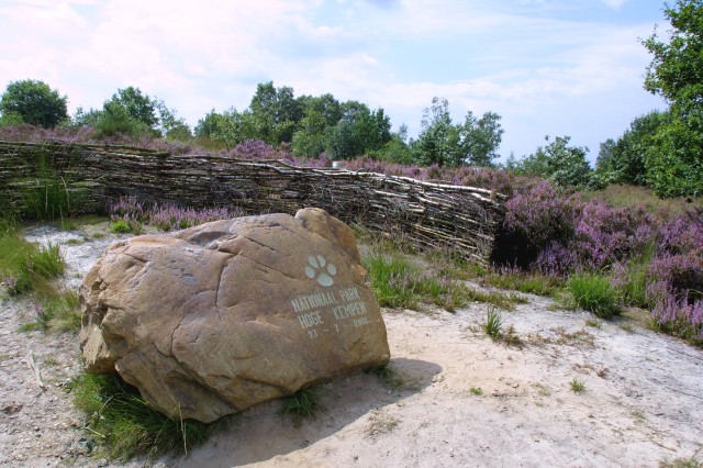 steen aan een toegang tot nationaal park Hoge Kempen (Mechelse Heide)